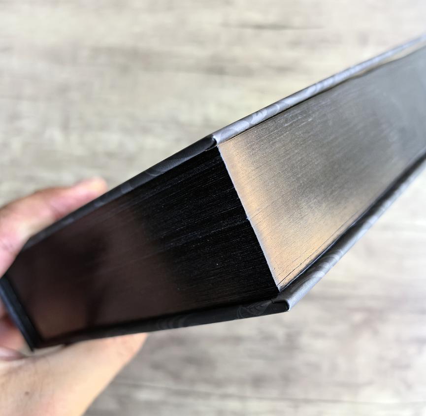 Livro de edições douradas de assinatura Aplicar papel holográfico para o livro Edge